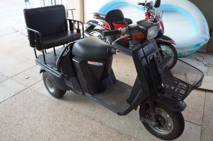 3_wheeler_with_bench